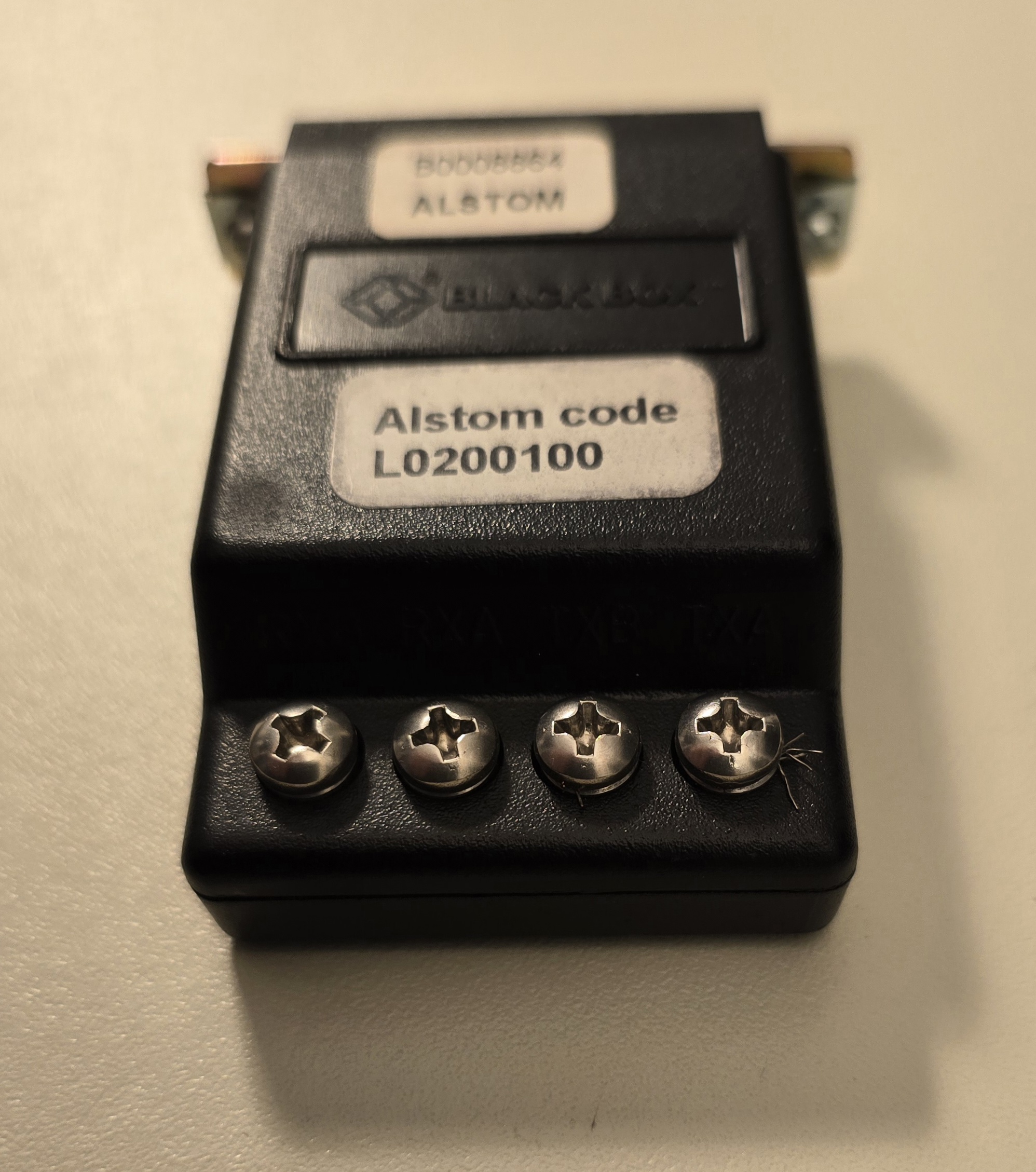 CL412A-M Current loop / RS-232 converter, three-quarter view