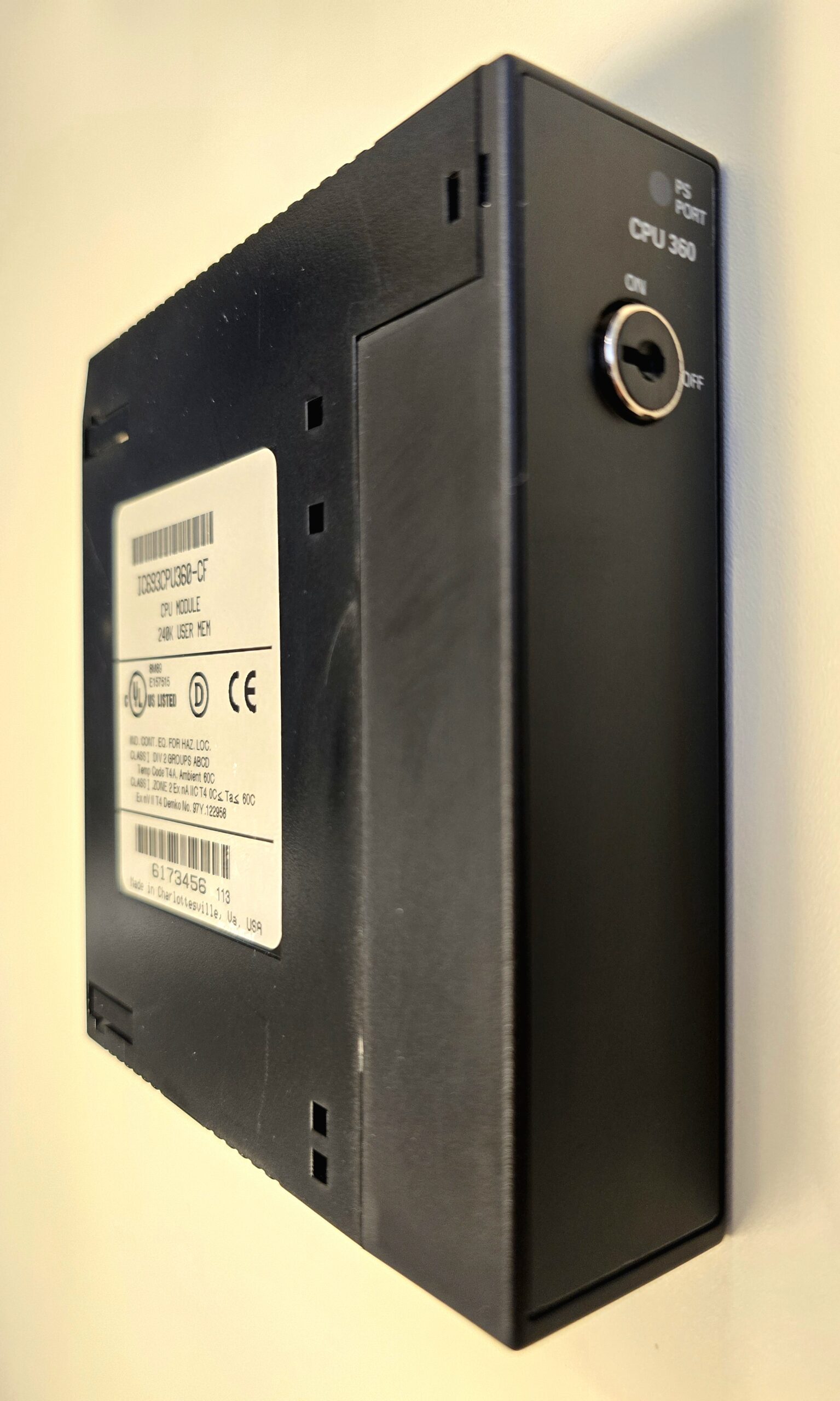 IC693CPU360 C80-35 processing unit cpu360, front three-quarter view