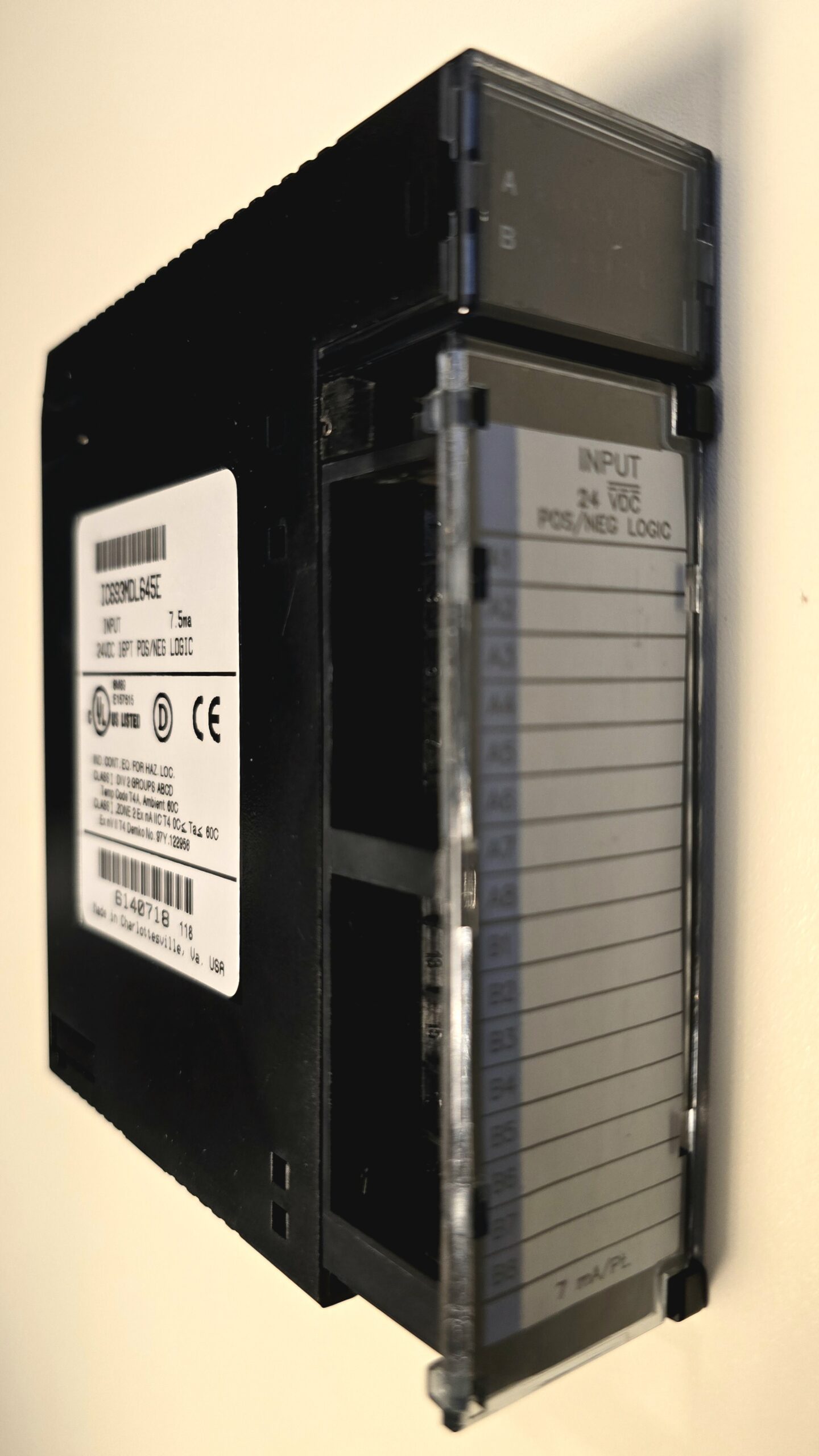 IC693MDL645 24 VDC 16 inputs positive/negative logic module, front three-quarter view