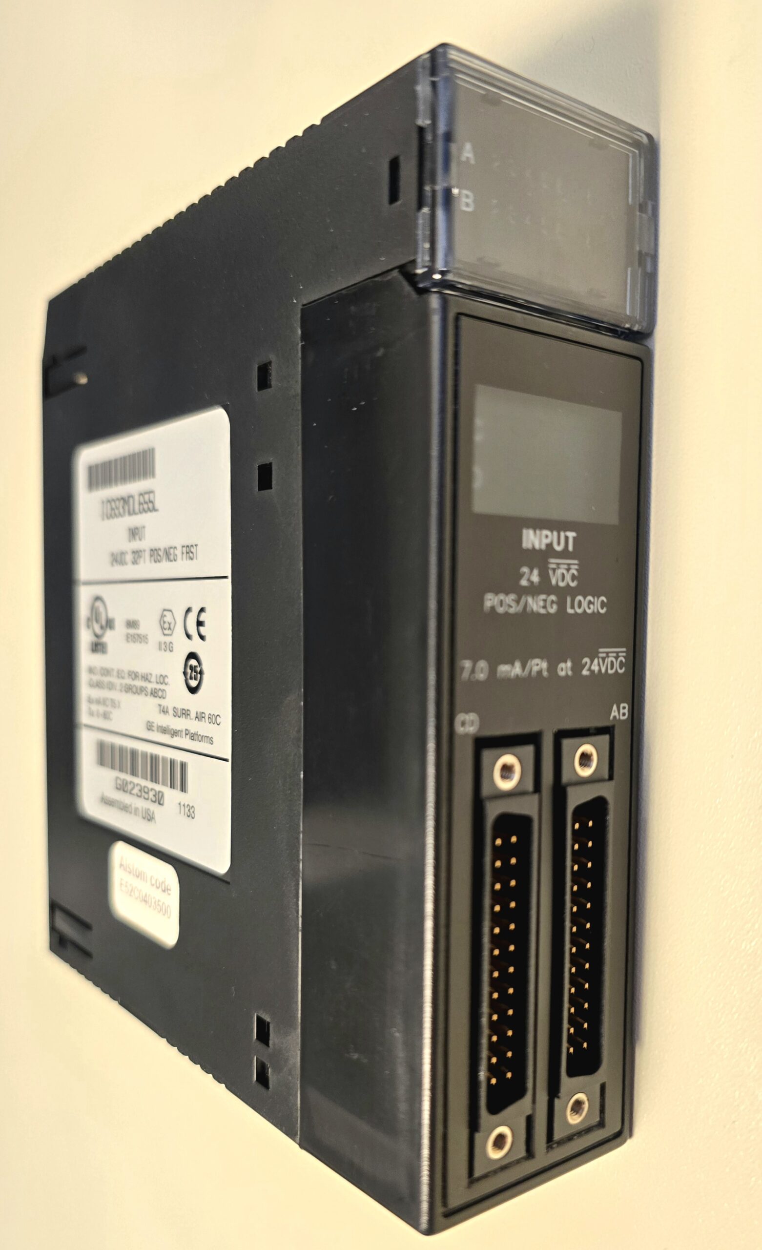 IC693MDL655 24 VDC 32 positive/negative logical inputs module - fast, front three-quarter view
