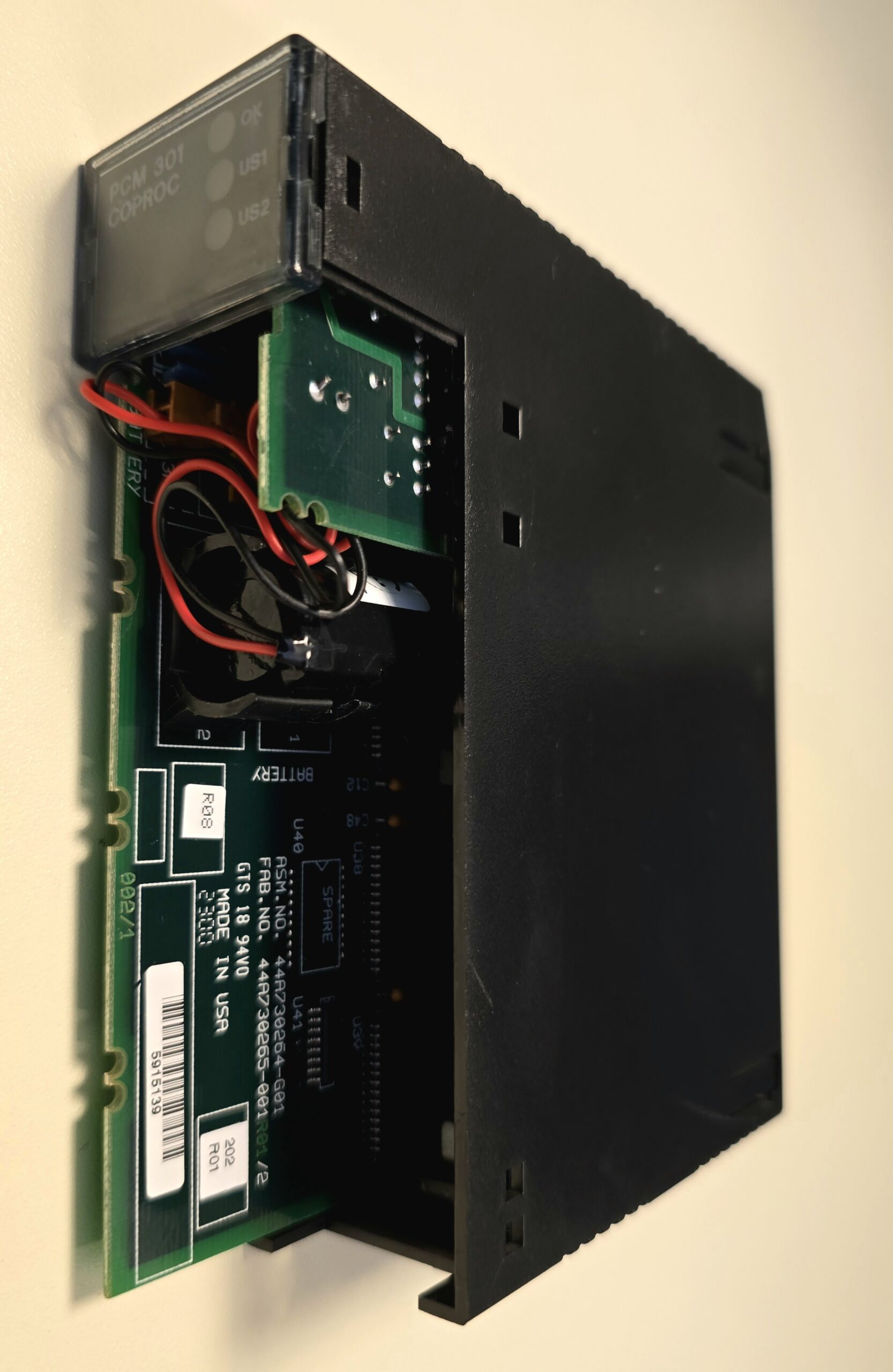 IC693PCM301 Basic module (pcm) 192 KB (47 KB basic), front three-quarter view