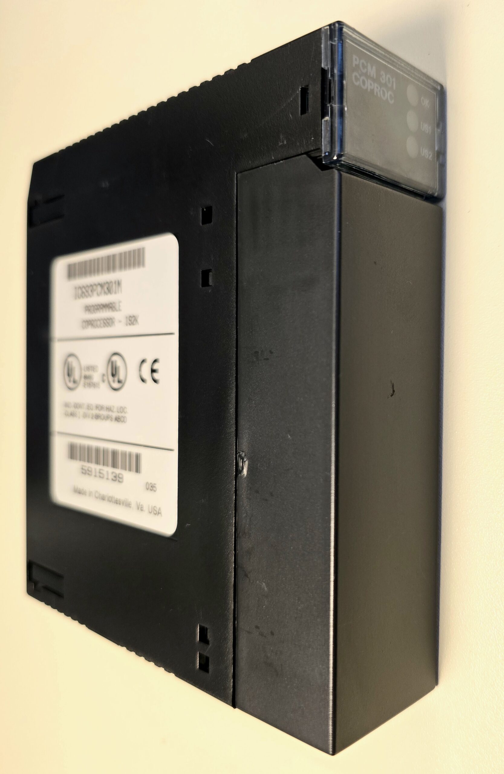 IC693PCM301 Basic module (pcm) 192 KB (47 KB basic), front three-quarter view