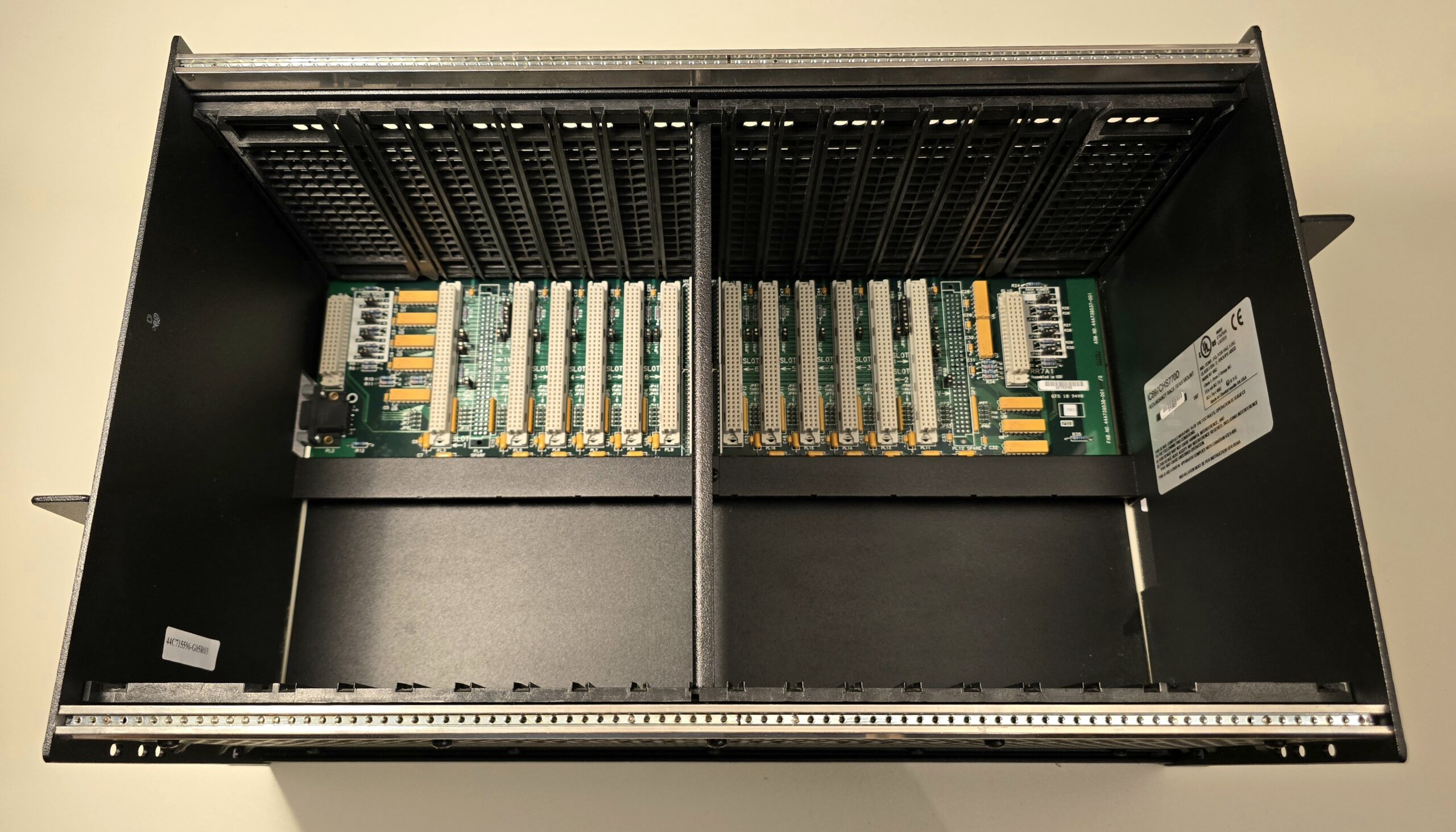 IC697CHS770 C80-75 redundant I/O rack, rear mount, front three-quarter view