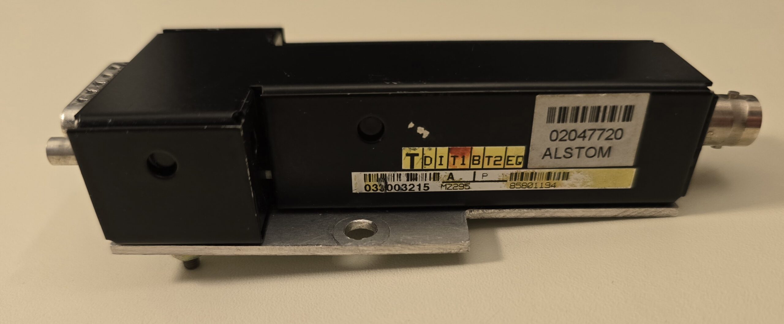 MZ295 Synchro kit for bem340 FIP card + 1m cord, side view