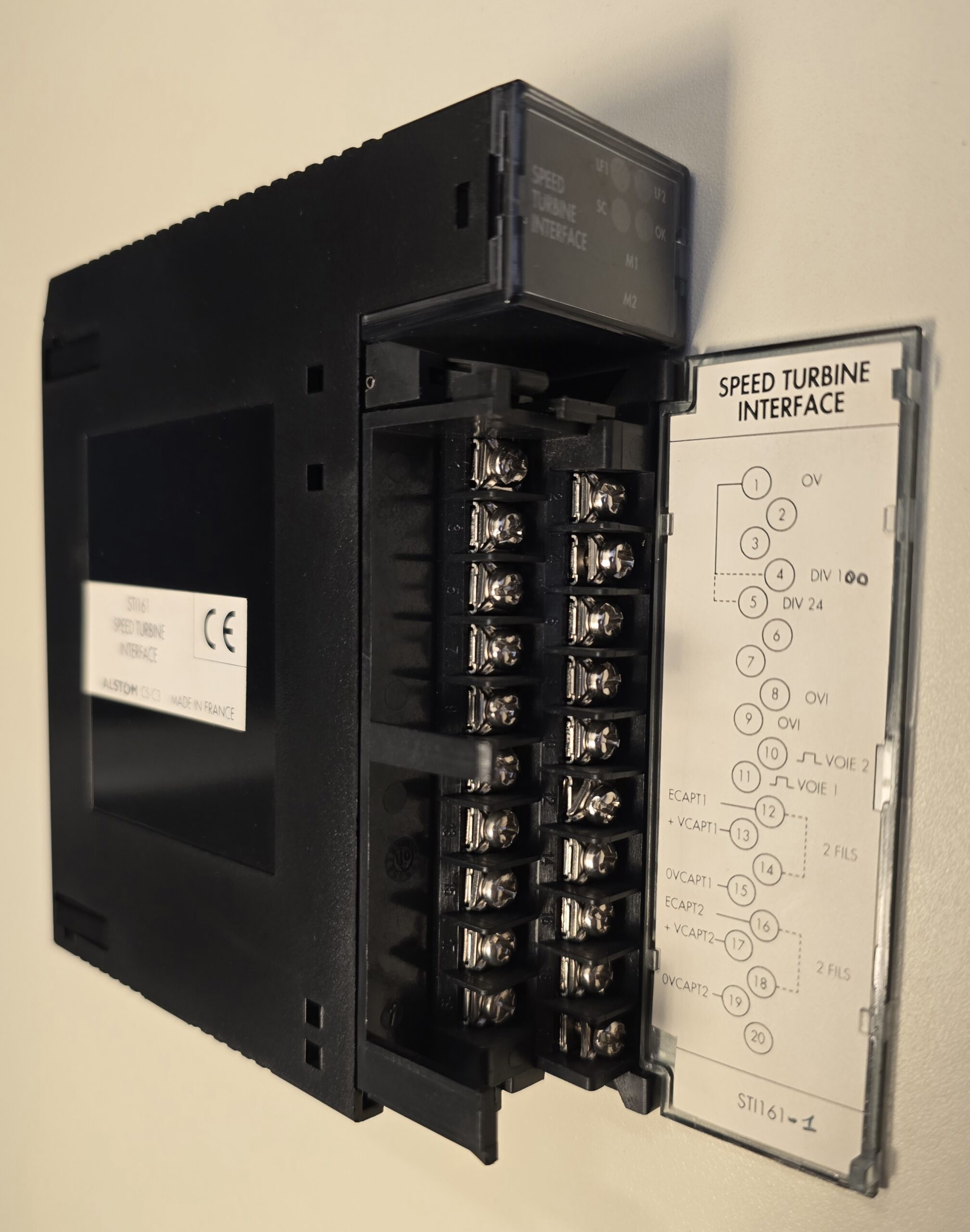 STI161-1 Speed turbine interface, front three-quarter view